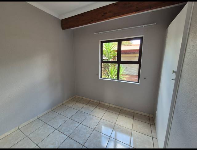 3 BEDROOM TOWNHOUSE FOR SALE IN VANDERBIJLPARK SE 3